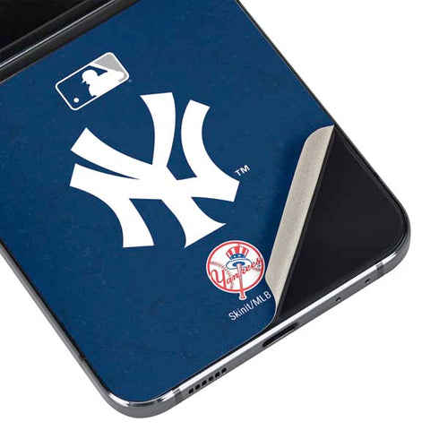 MLB New York Yankees - Solid Distressed Galaxy Z Flip5 5G Skin